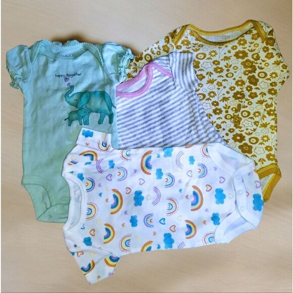 ONSIES/SLEEPERS 0-3 MONTHS BABY 26 various brands DISNEY/CARTERS/OLD NAVY CLEAN! - Picture 3 of 16